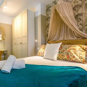 sw-jara-centro-apartamento-boutique.hotelsinnerja.org/